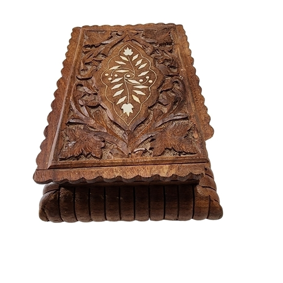 Vintage hand carved wood jewelry trinket box with inlay design India - Picture 7 of 12